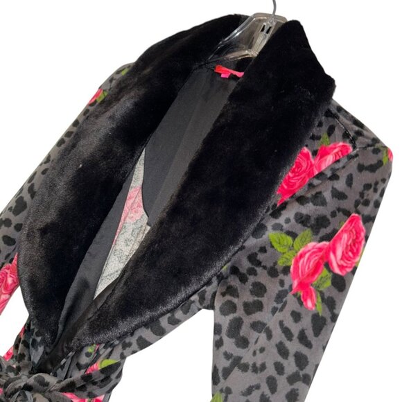Betsey Johnson black super soft leopard spot Pink Rose shawl neck bath r… - Picture 3 of 6